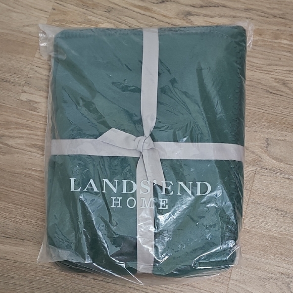 Lands' End Home Fleece Solid Throw. Fir Green. Nwt. 76x48. - Picture 1 of 3